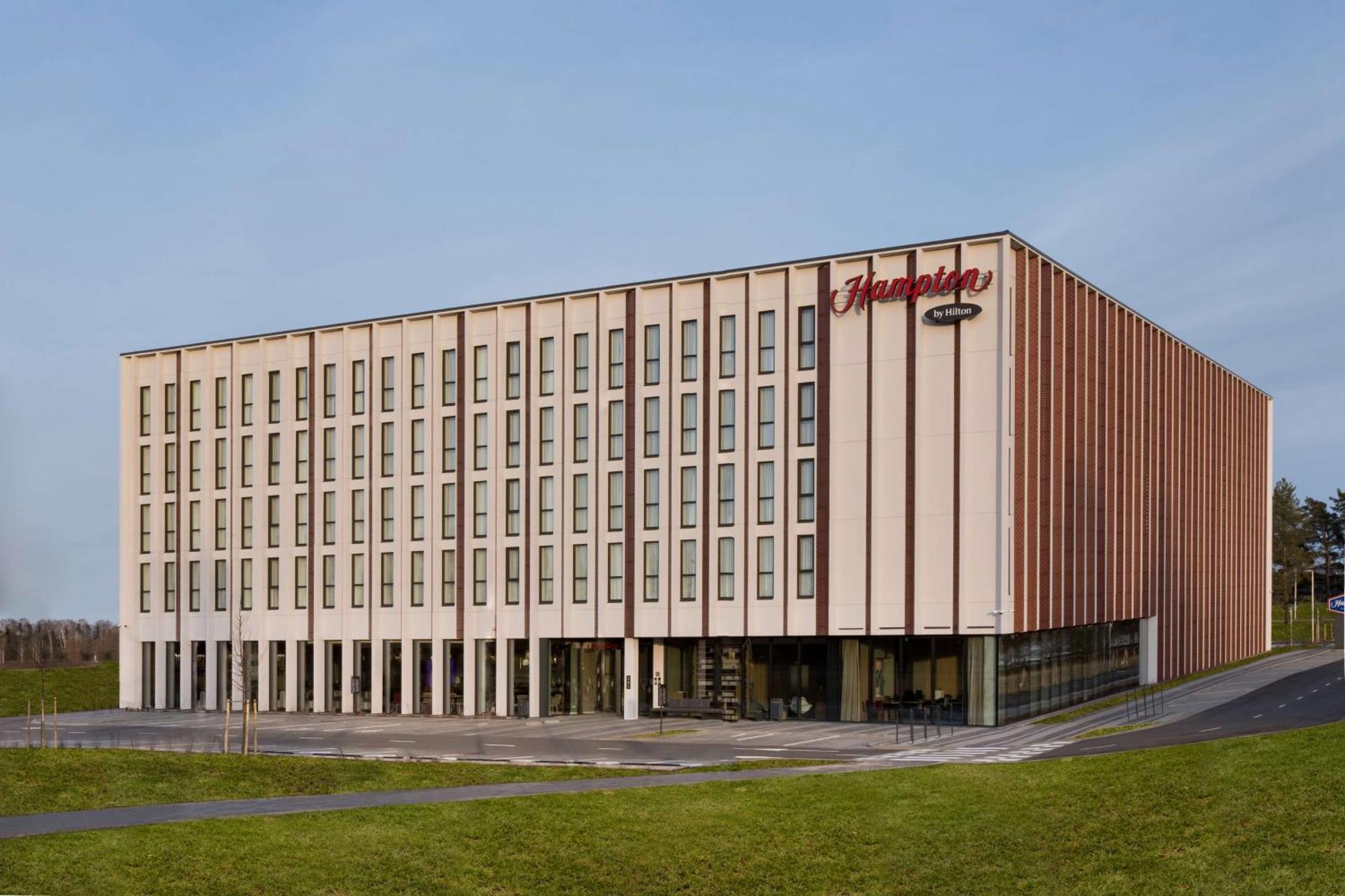 Hampton By Hilton Riga Airport Mārupe Exterior foto