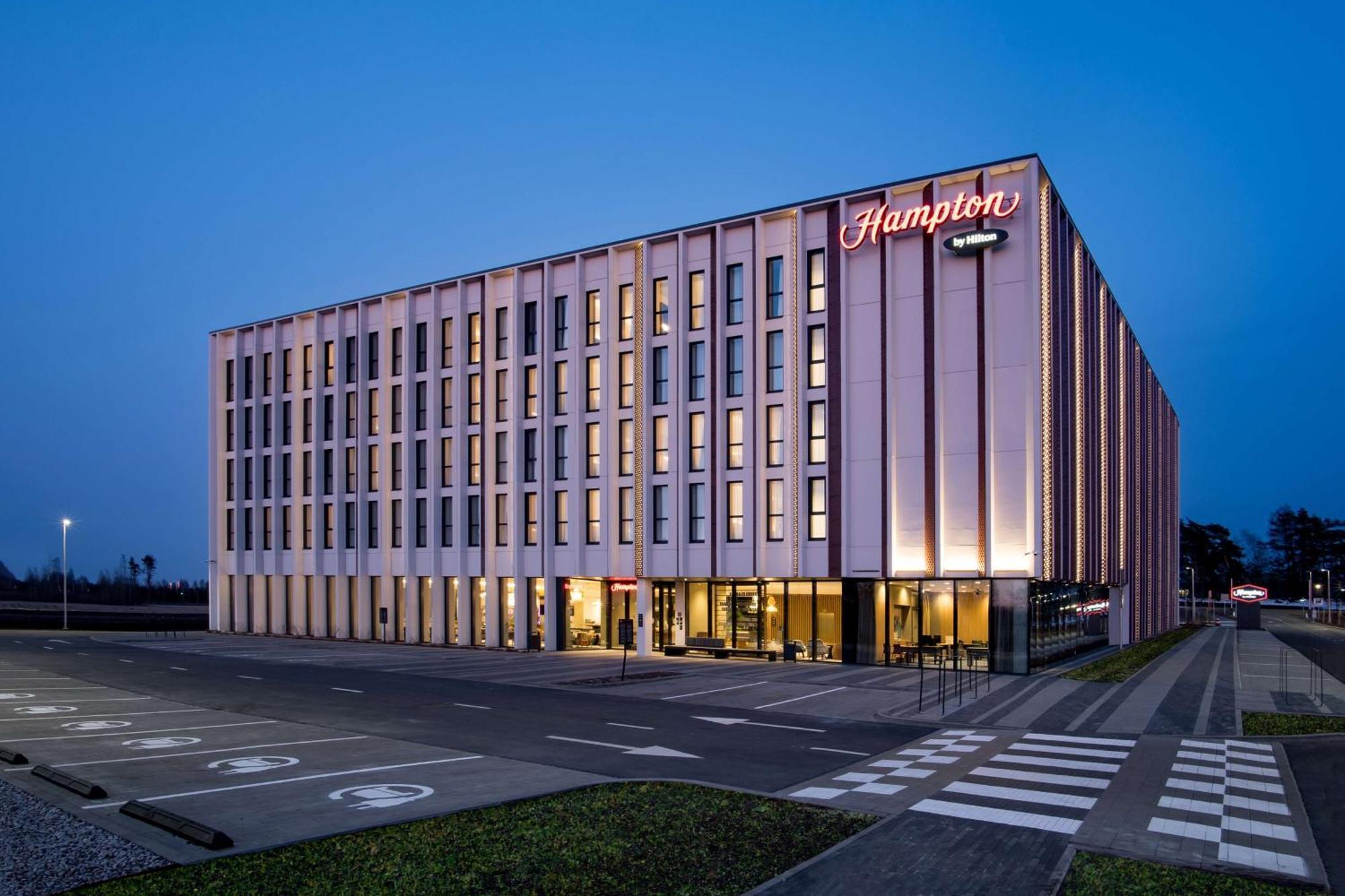 Hampton By Hilton Riga Airport Hotel Exterior foto