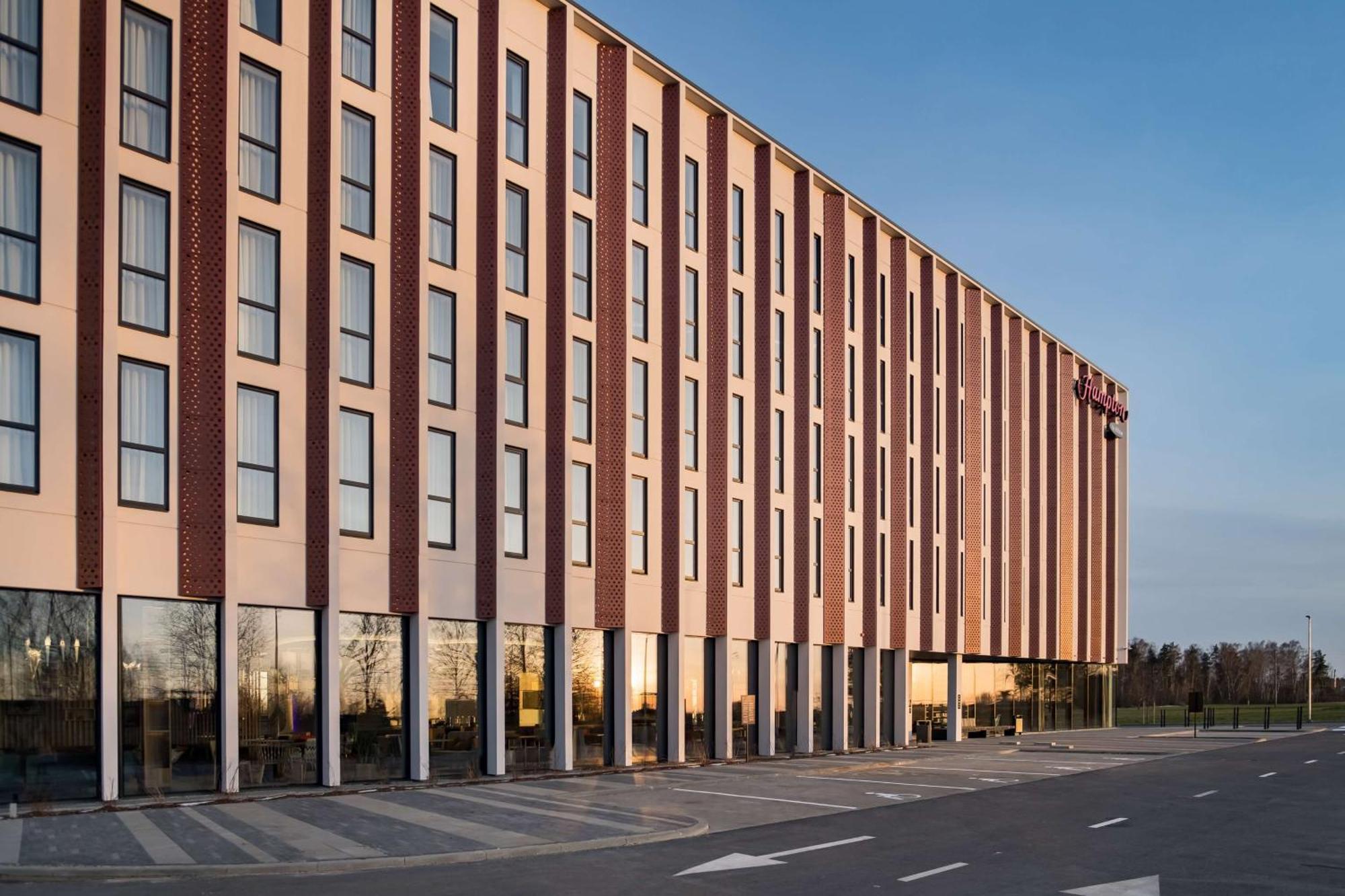 Hampton By Hilton Riga Airport Hotel Exterior foto